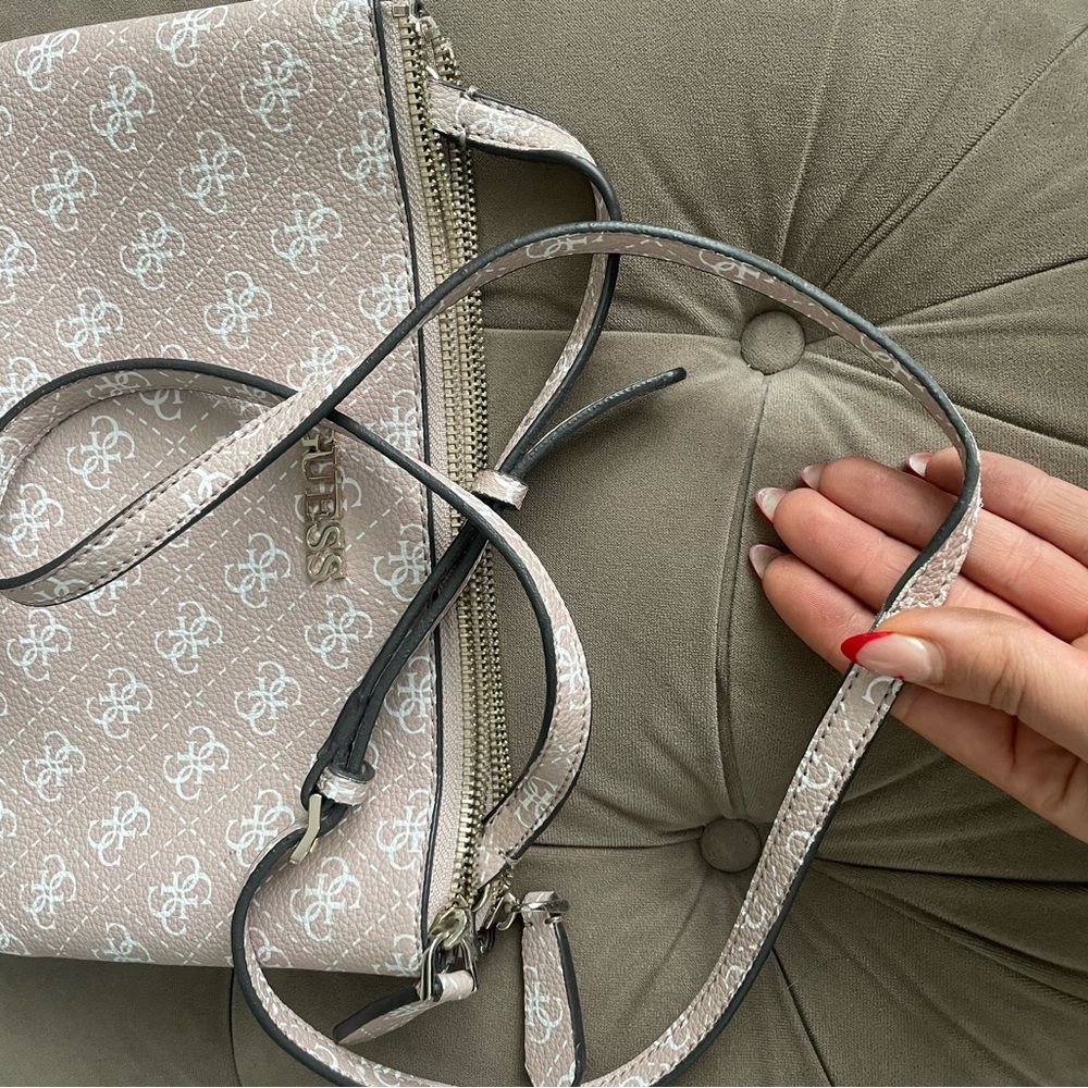 Guess Purse - Picture 6 of 8